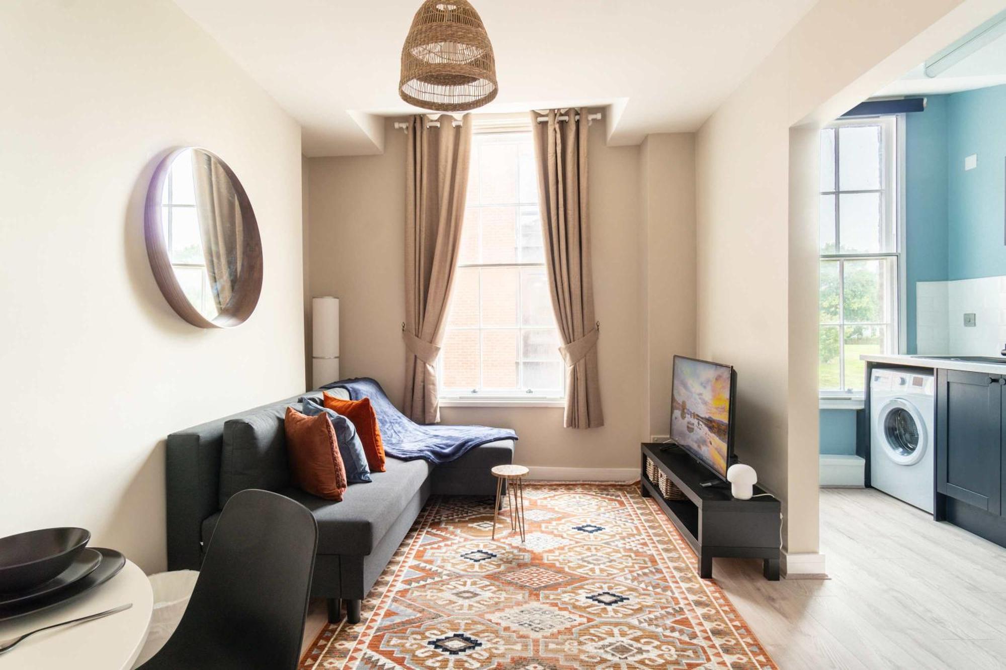 Fabulous 1 Bedroom In Apartment *